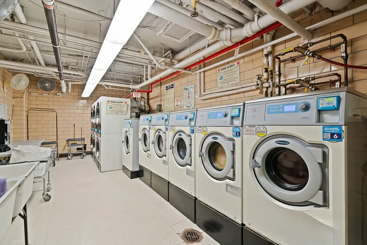 $6,850 | 79 West 12th Street, Unit 7E | Greenwich Village