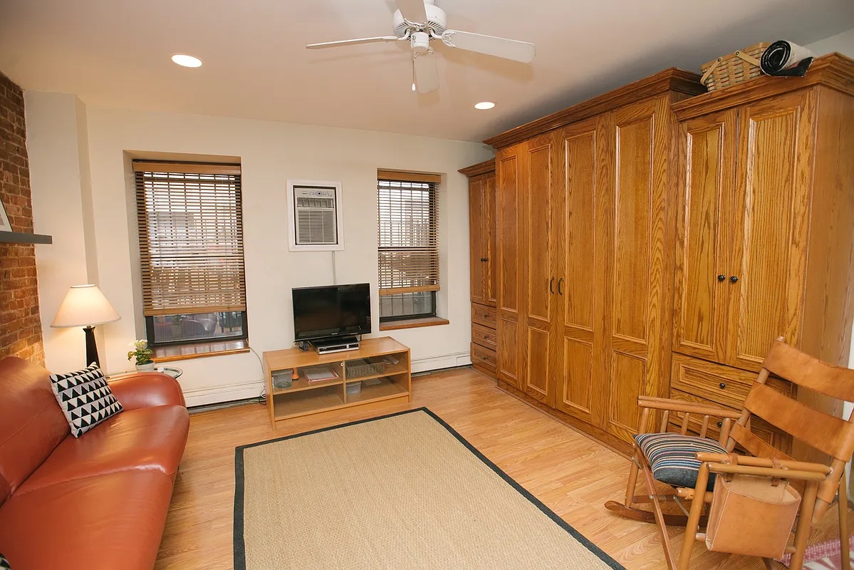 161 West 71st Street, Unit 1A Manhattan, NY 10023 - Photo 3 of 7