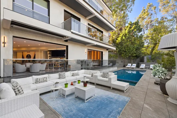 $8,750,000 | 976 Bel Air Road, Los Angeles, CA 90077