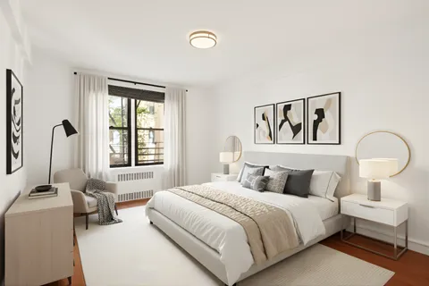 $849,000 | 30 East 9th Street, Unit 2II | Greenwich Village
