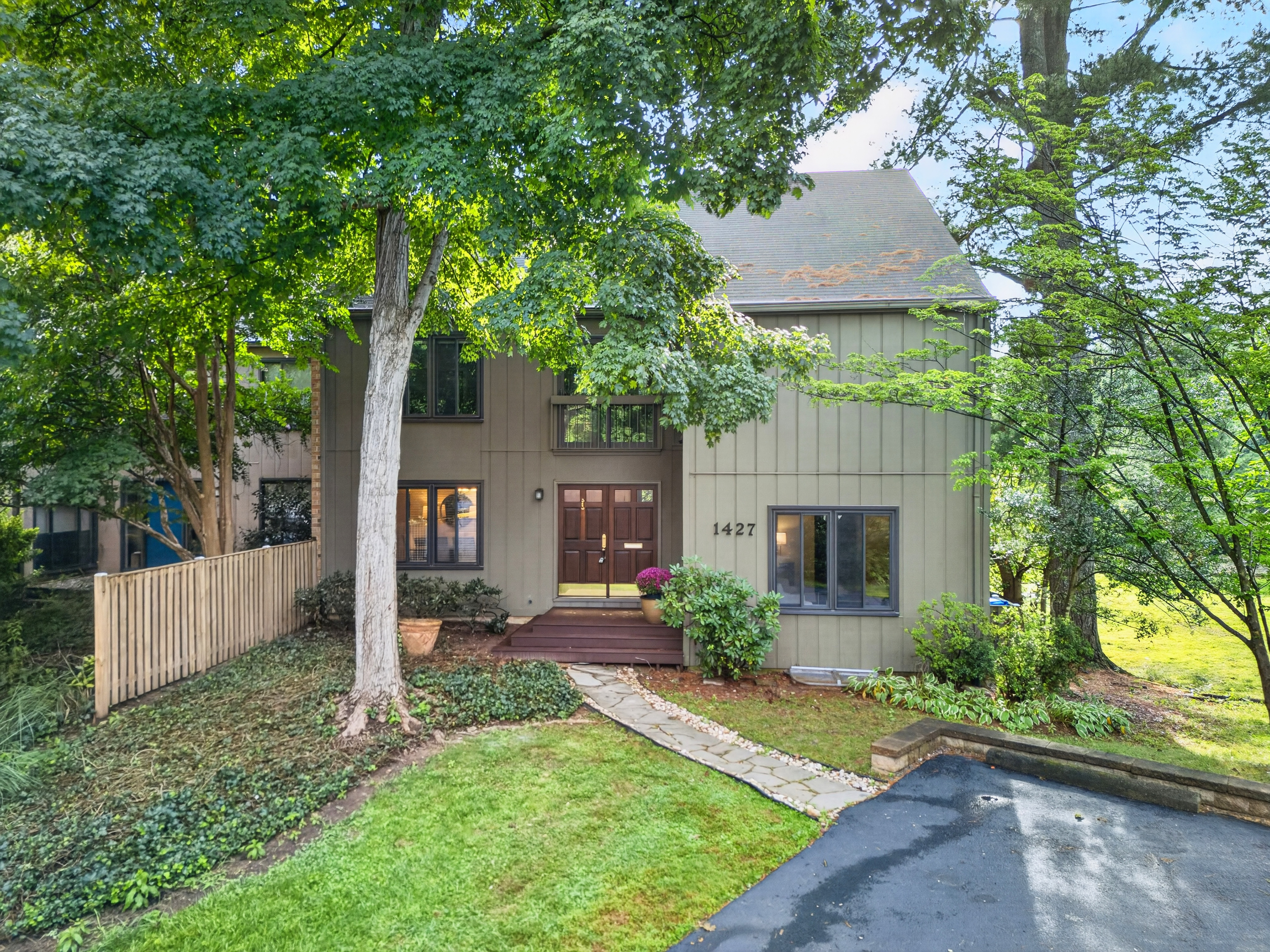 1427 Green Run Lane Reston, VA 20190 - Photo 3 of 46 Gallery Image 3