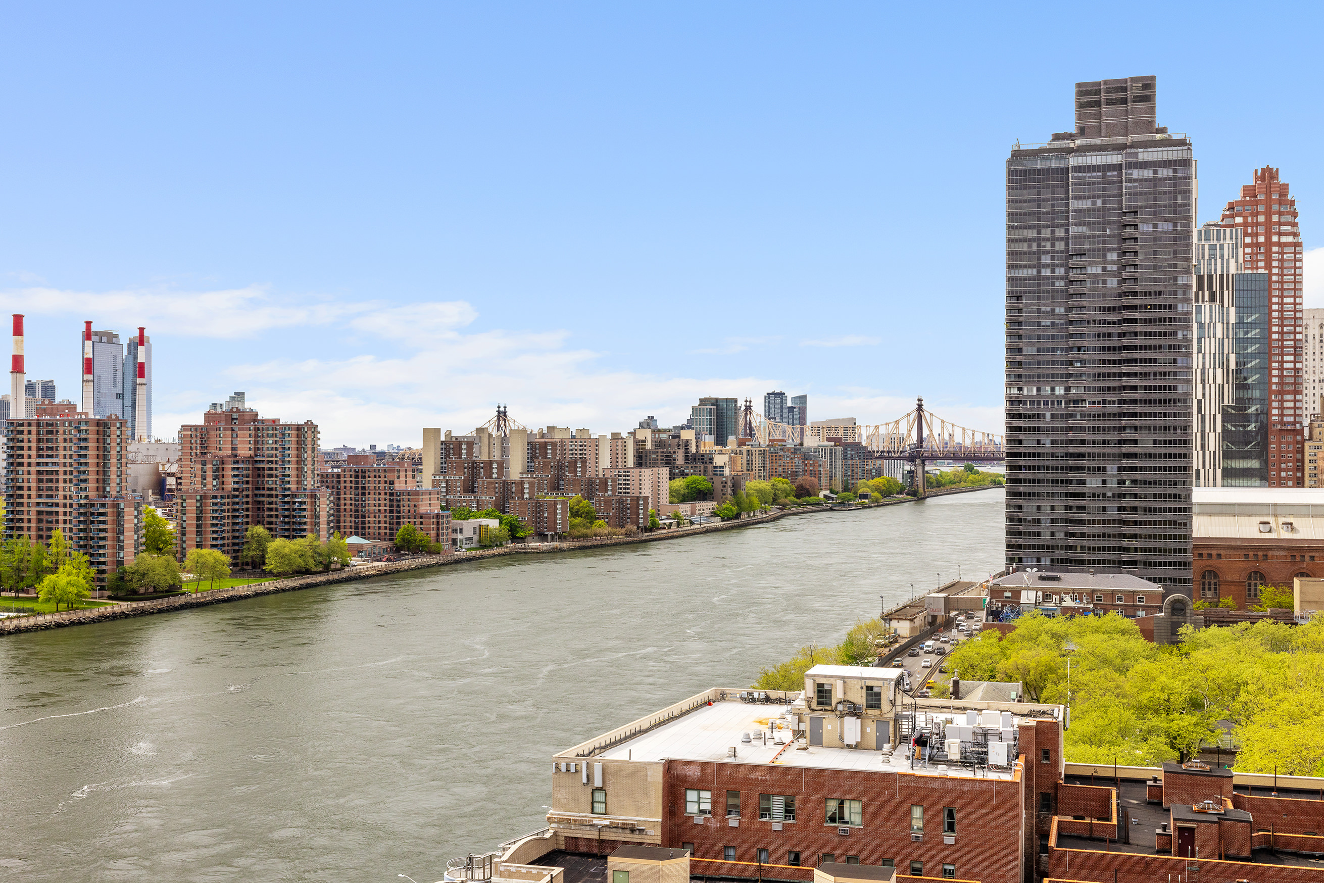 10 East End Avenue, Unit 18D Manhattan, NY 10075 - Photo 4 of 21 a view of lake and city