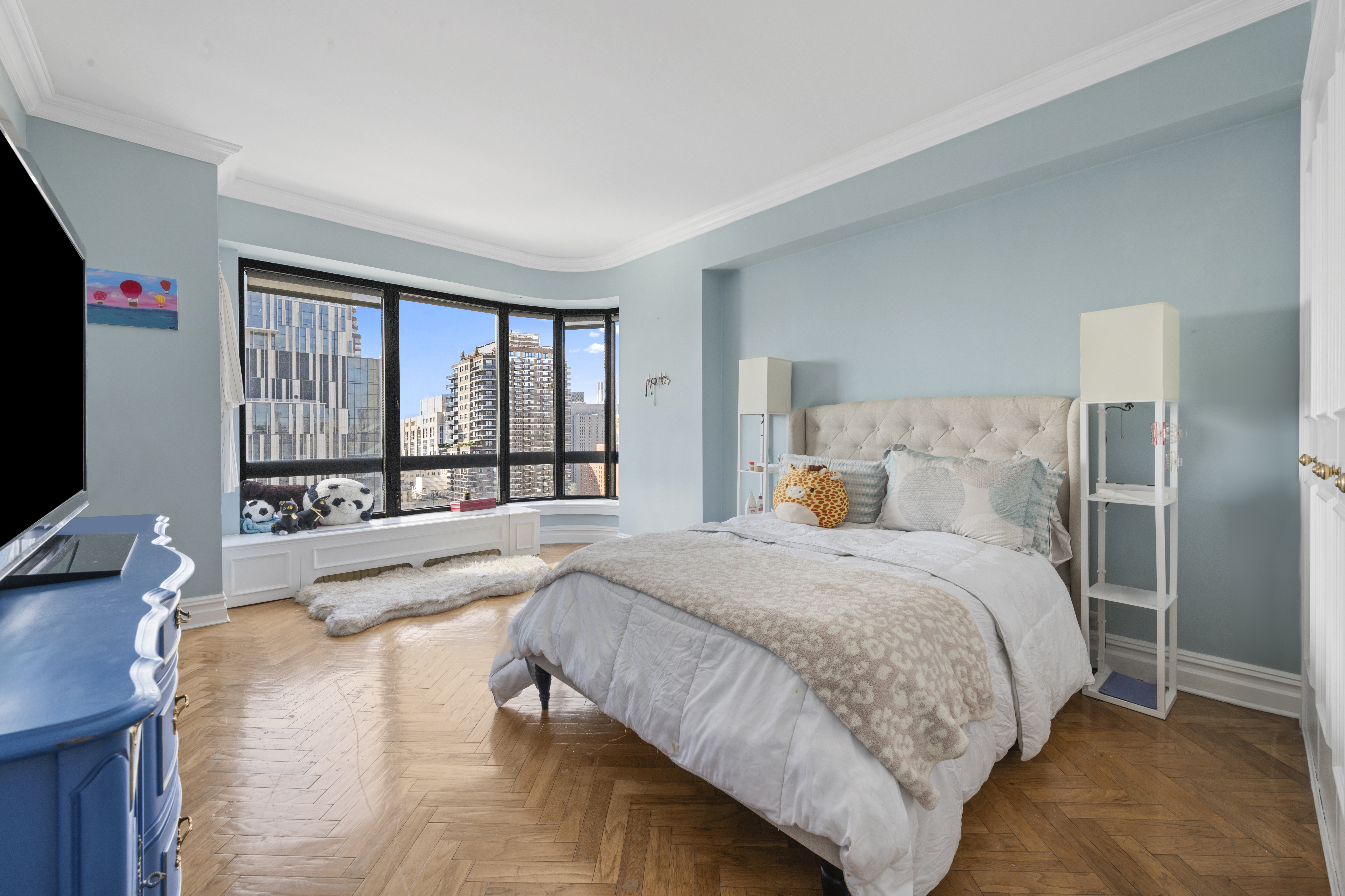 530 East 76th Street Manhattan, NY 10021 - Photo 6 of 20 a bedroom with a bed and a large window