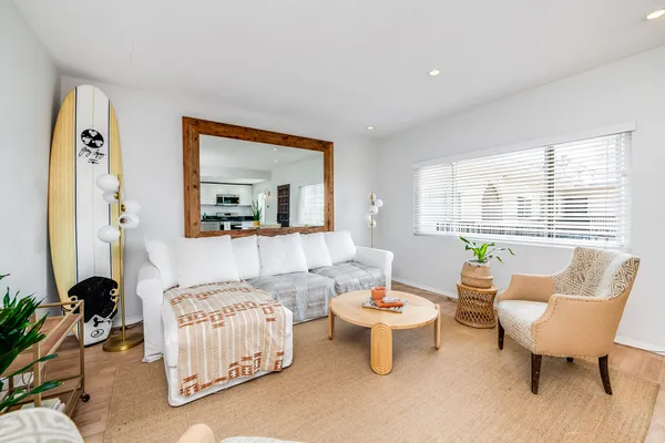 $818,000 | 445 Washington Boulevard, Unit 10, Marina del Rey, CA 90292