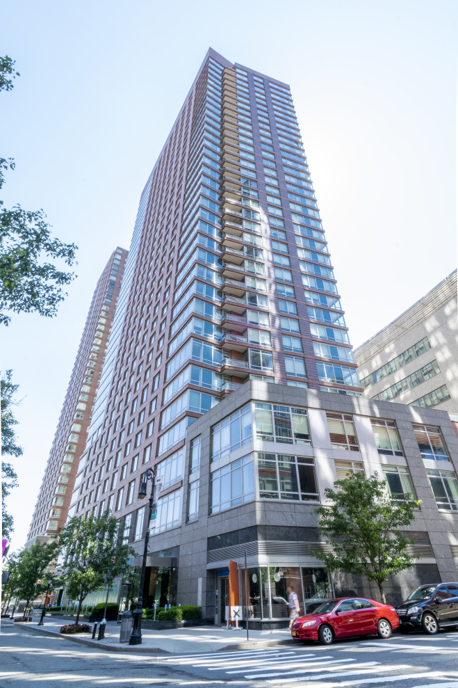 30 West Street, Unit 10A Manhattan, NY 10004 - Photo 9 of 16 a front view of a multi story building