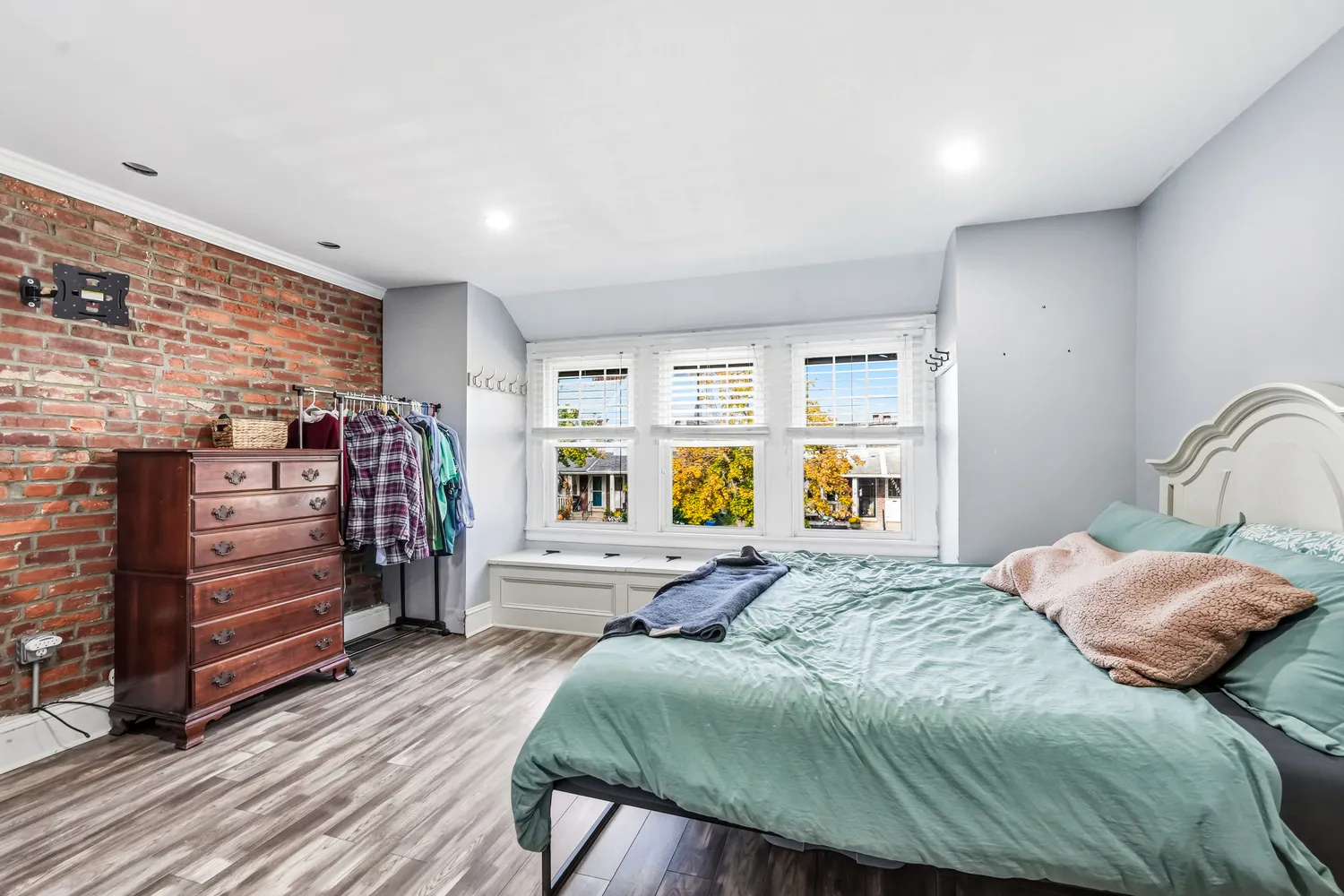 $349,900 | 8129 Hennig Street, Philadelphia, PA 19111