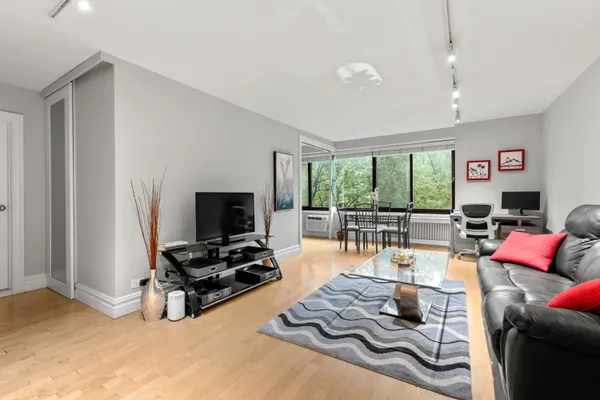 $4,350 | 400 Central Park West, Unit 5Y | Upper West Side