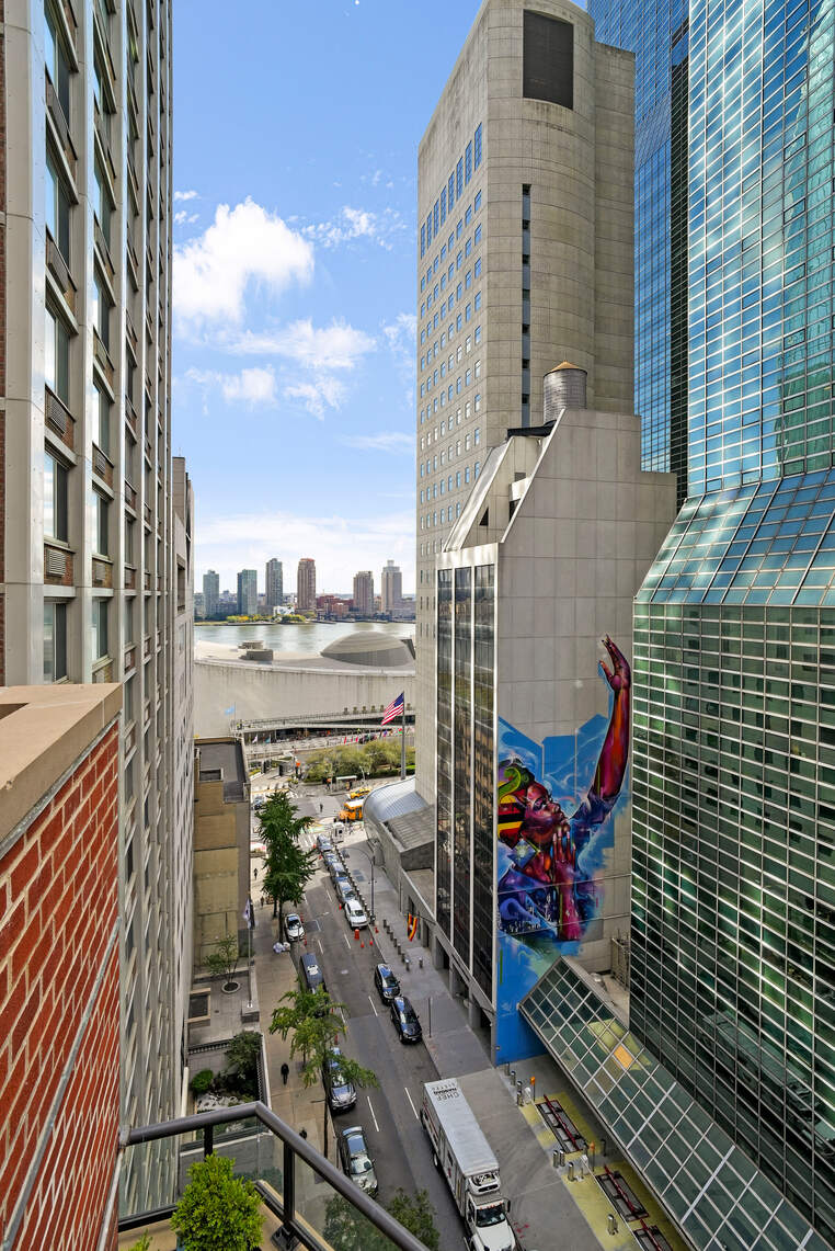 321 East 45th Street, Unit 1F Manhattan, NY 10017 - Photo 13 of 14 a city view