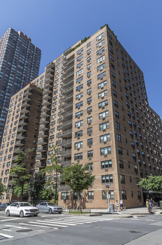 340 East 80th Street, Unit 1D Manhattan, NY 10075 - Photo 14 of 15 a front view of a building