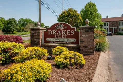 $250,000 | 250 Sanders Ferry Road, Unit 5, Hendersonville, TN 37075