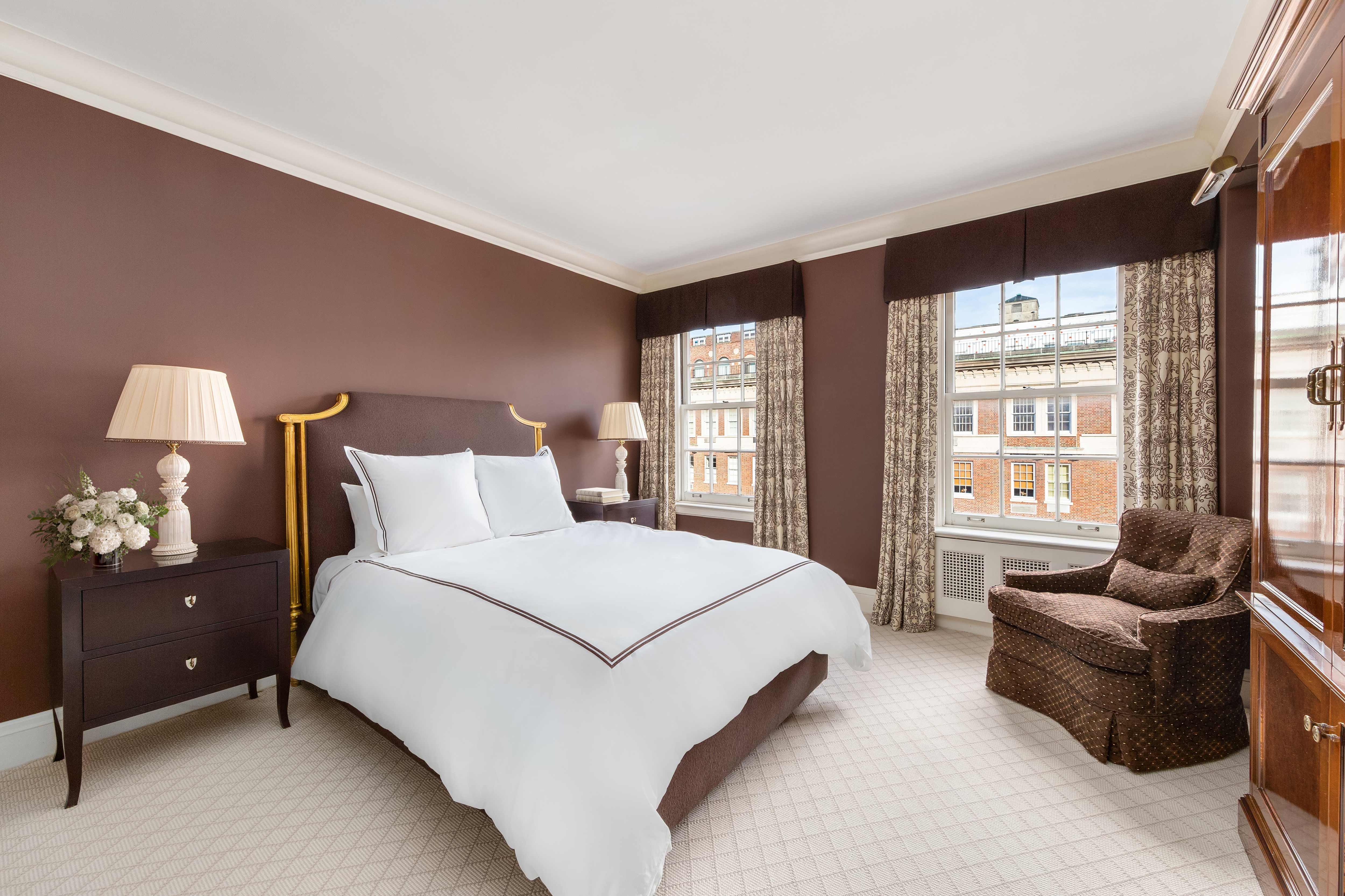 14 Sutton Place South, Unit PHA Manhattan, NY 10022 - Photo 12 of 22 a spacious bedroom with a bed and glass window