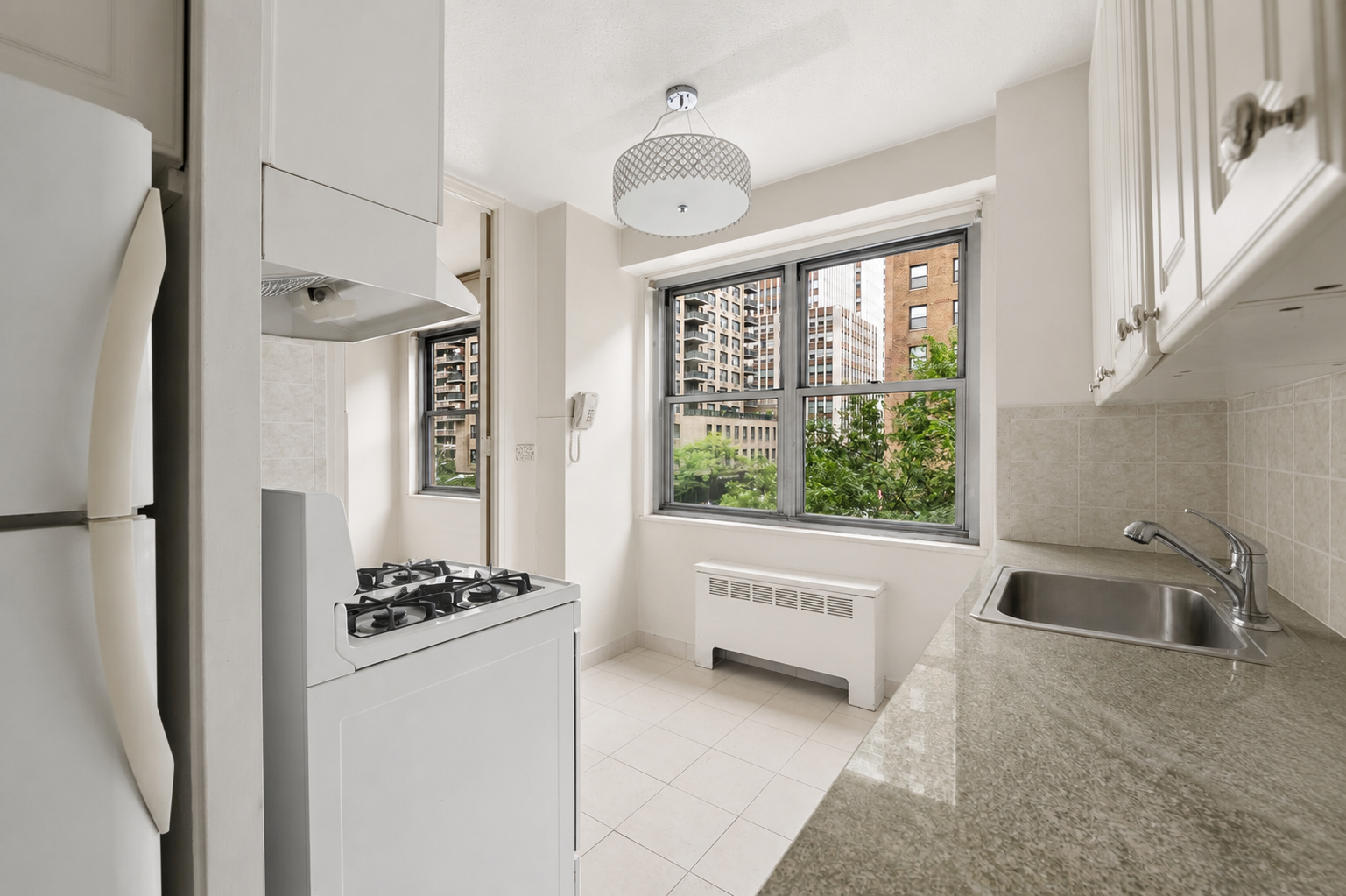 300 East 40th Street, Unit 4T Manhattan, NY 10016 - Photo 8 of 18 Gallery Image 8