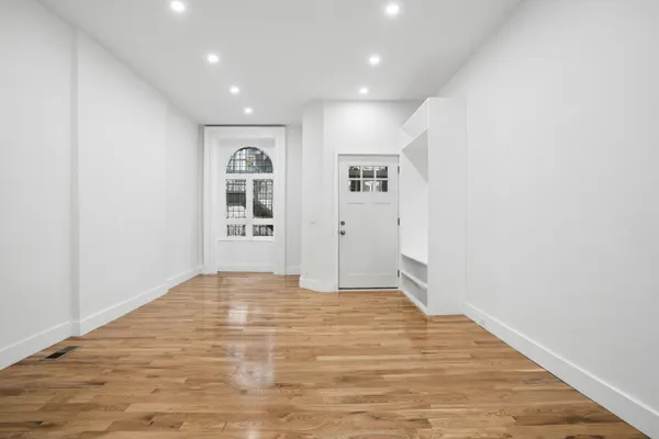$7,995 | 142 East 35th Street, Unit 1 | Murray Hill