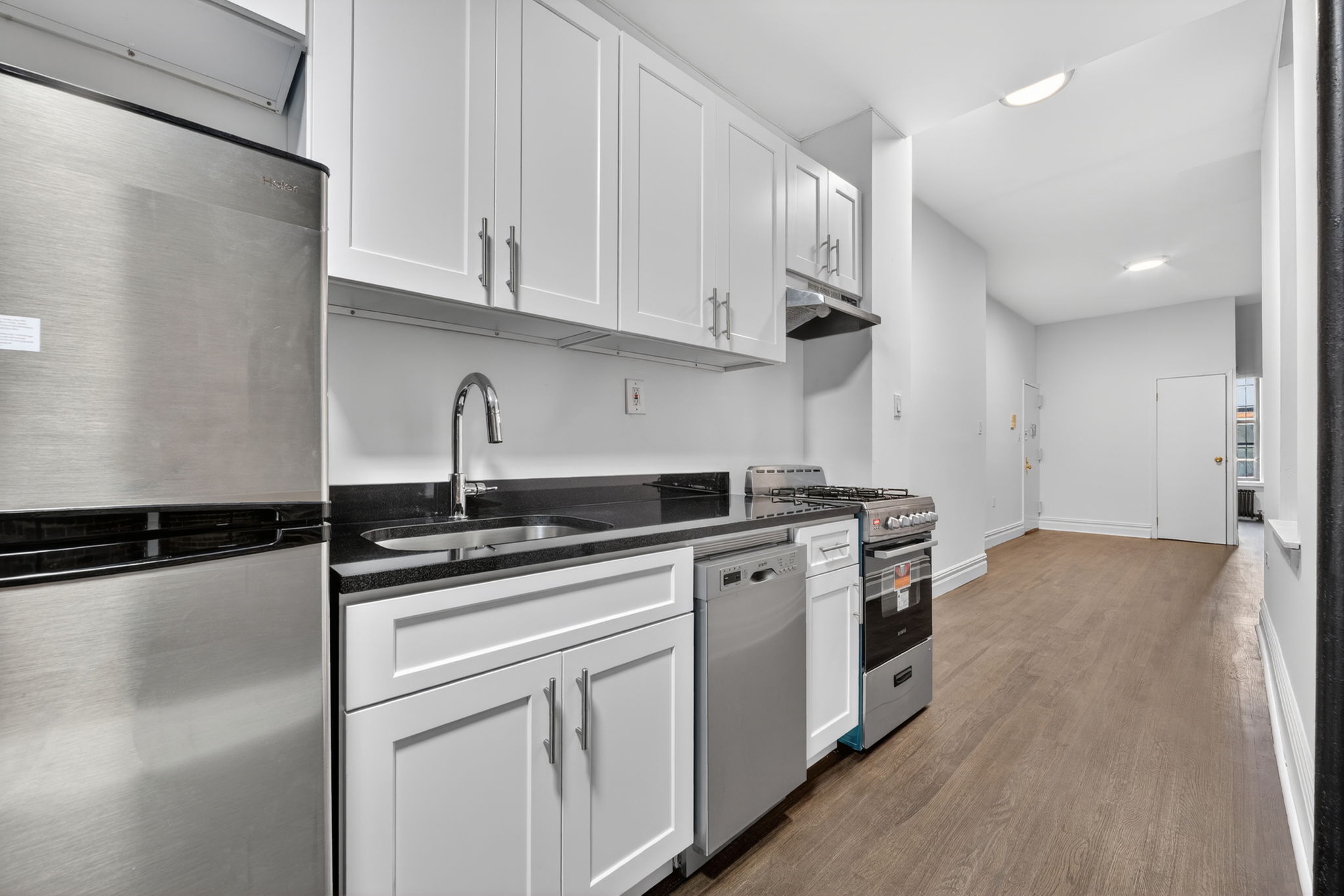 326 East 94th Street, Unit 1E Manhattan, NY 10128 - Photo 3 of 7