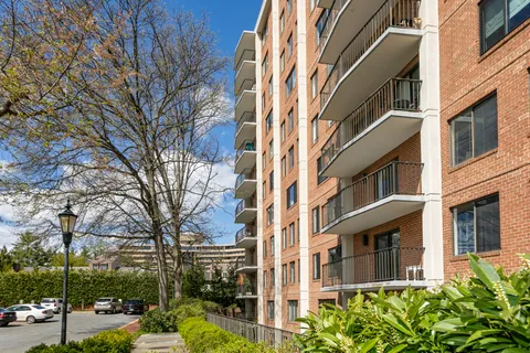 $915,000 | 3101 New Mexico Avenue Northwest, Unit 1001, Washington, DC 20016