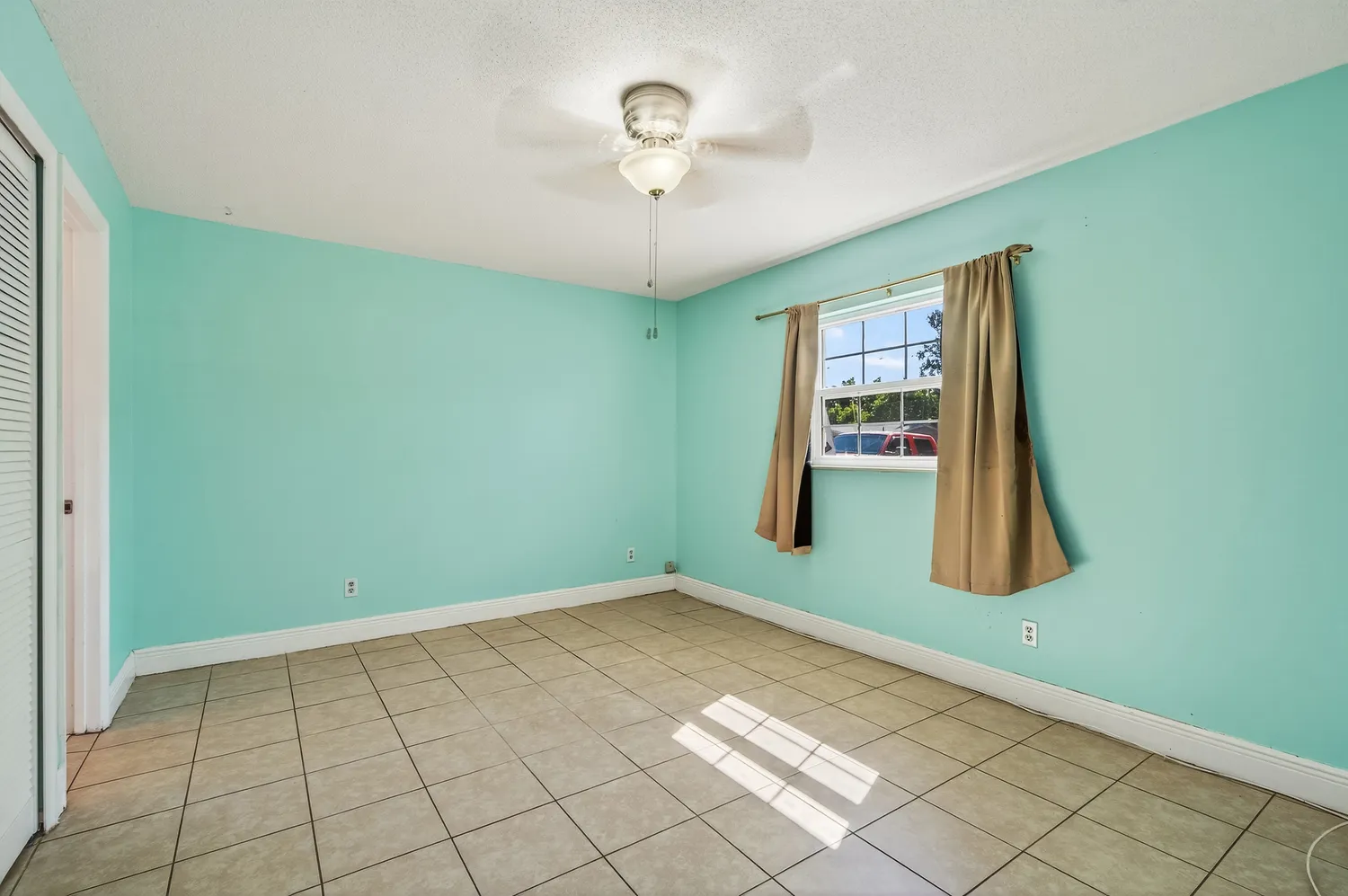 $330,000 | 2444 1st Place Southwest, Vero Beach, FL 32962