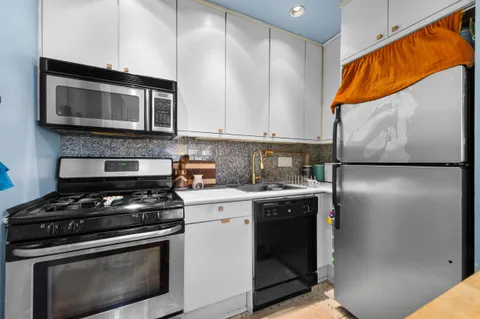 $799,000 | 261 West 71st Street, Unit 8 | Upper West Side