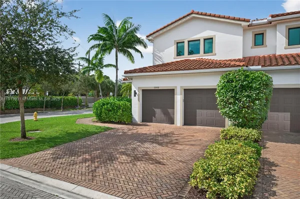 $1,575,000 | 5999 Brookfield Circle East, Hollywood, FL 33312