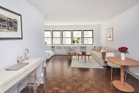 $420,000 | 411 East 57th Street, Unit 7C | Sutton Place