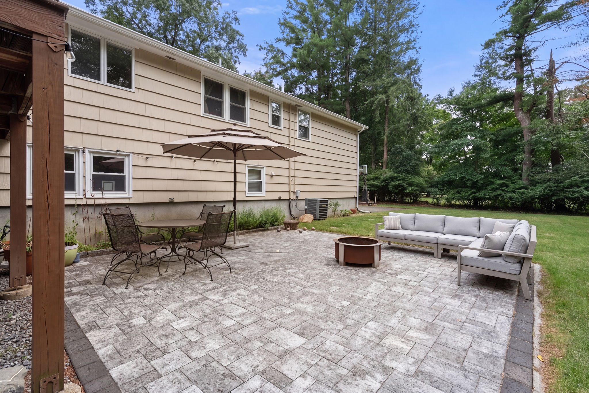 128 Country Way Needham, MA 02492 - Photo 4 of 20 Gallery Image 4