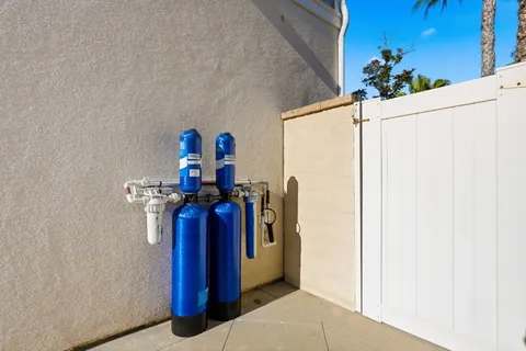 $1,379,000 | 21445 Hayley Lane, Huntington Beach, CA 92646