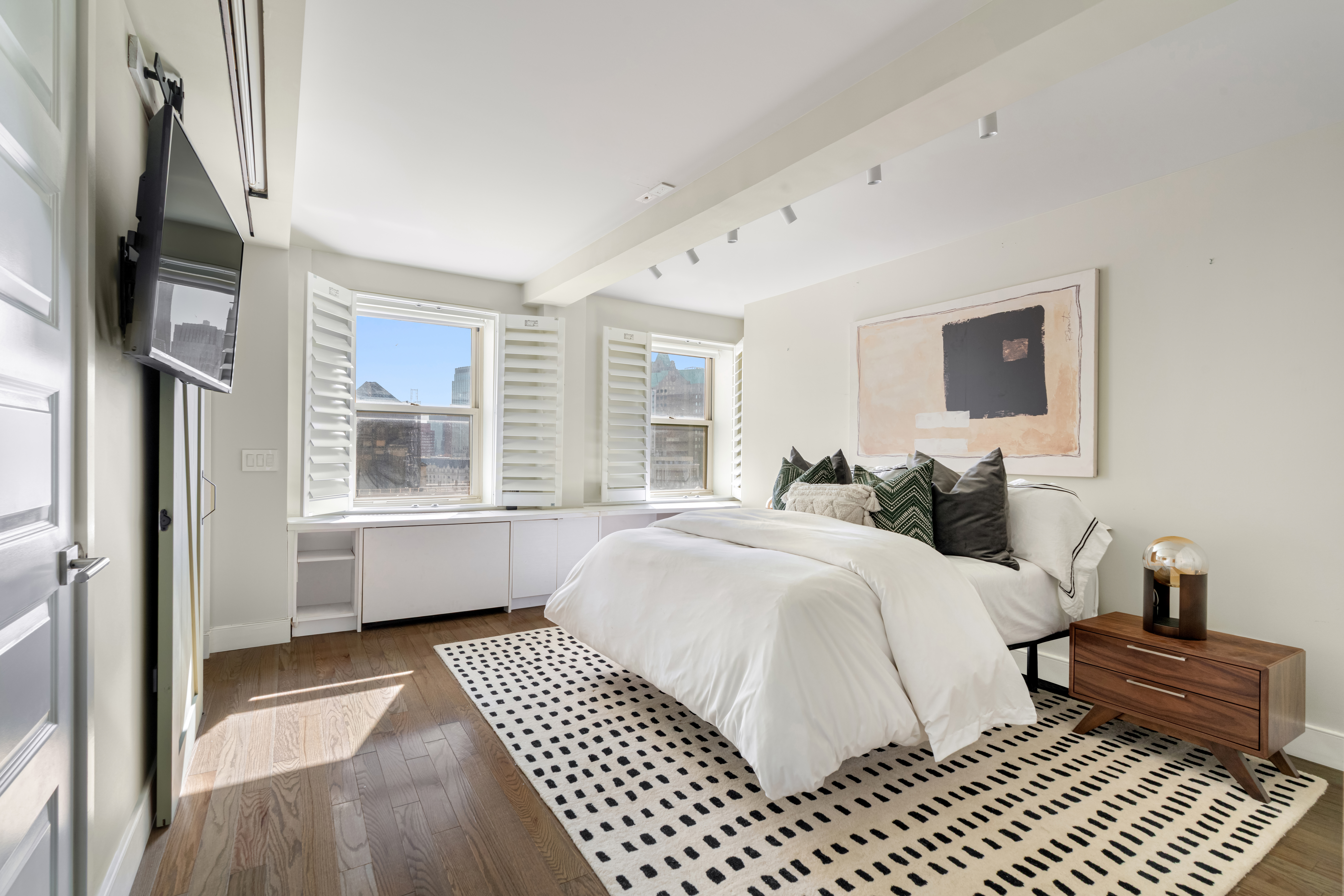 111 Hicks Street, Unit 16LM Brooklyn, NY 11201 - Photo 5 of 16 a bedroom with a large bed and a window