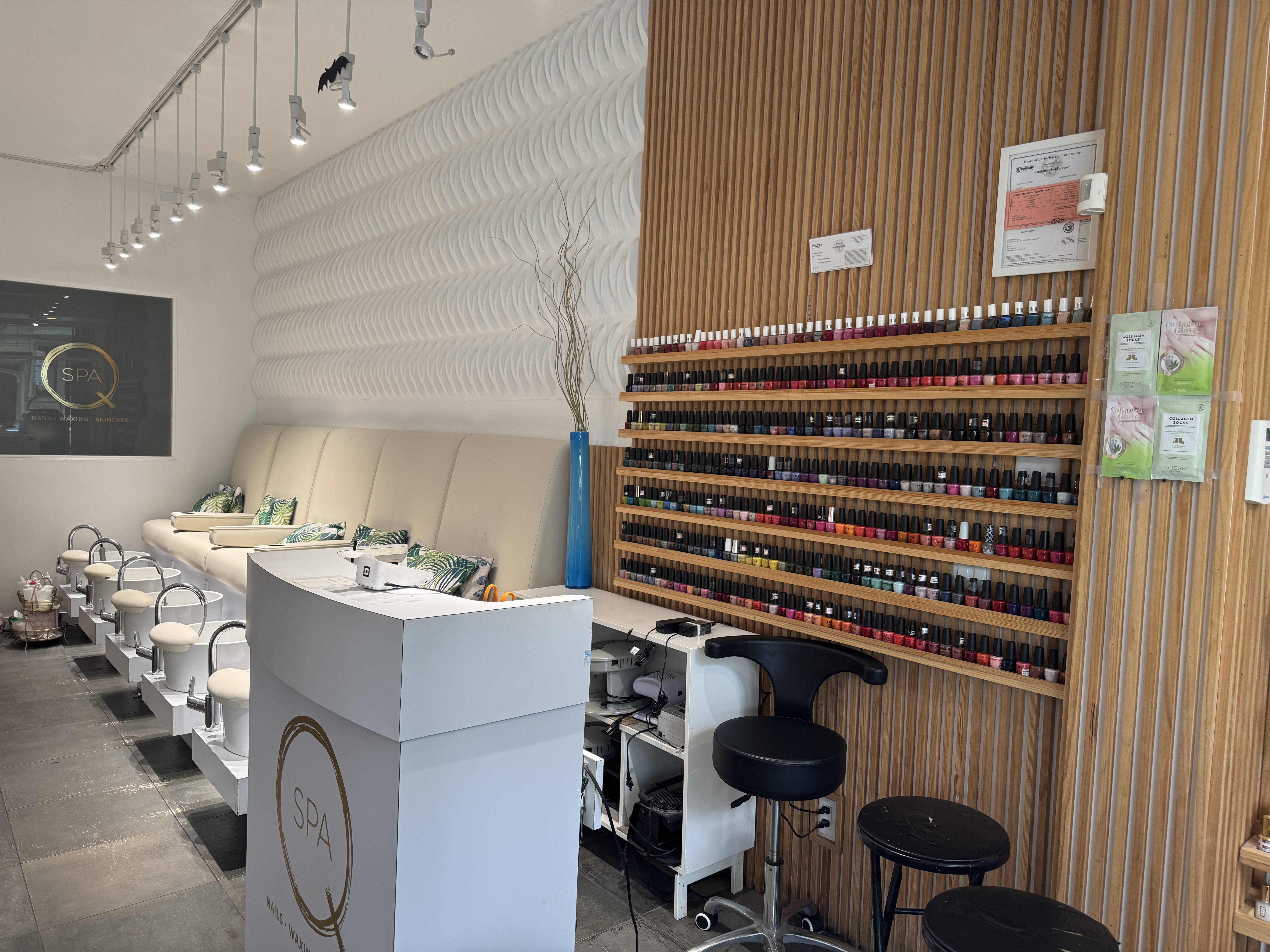 211 Steiner Street San Francisco, CA 94117 - Photo 4 of 15 a work place with table and chairs