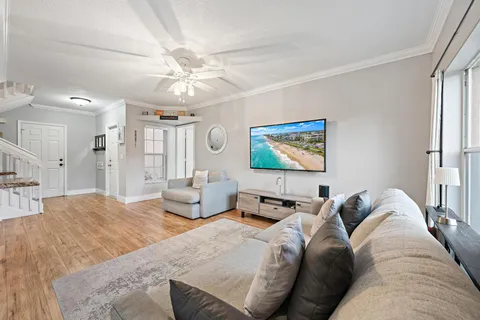 $400,000 | 1088 Via Jardin, Palm Beach Gardens, FL 33418