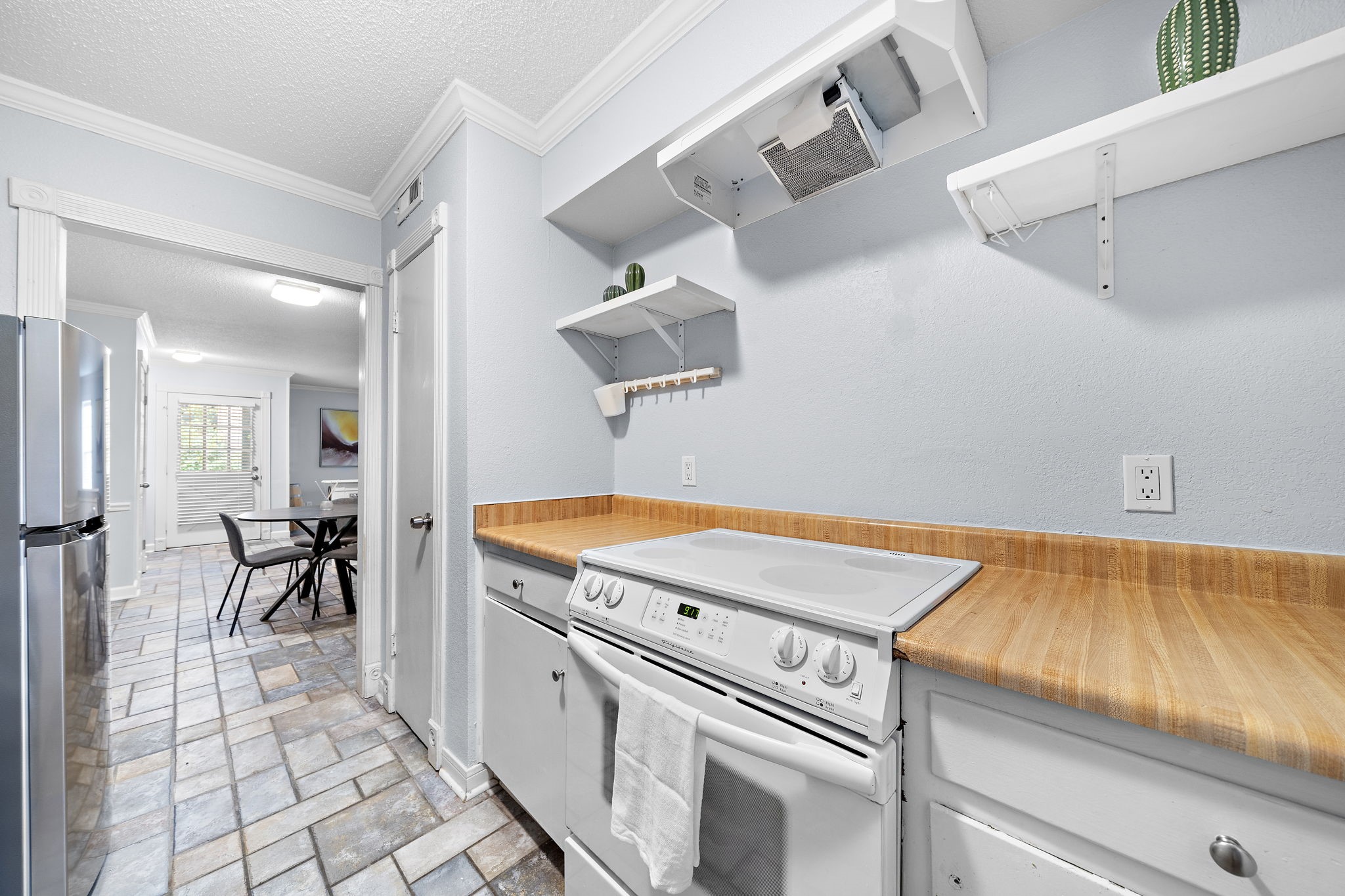 8289 Kingsbrook Road, Unit 173 Houston, TX 77024 - Photo 10 of 20 Gallery Image 10