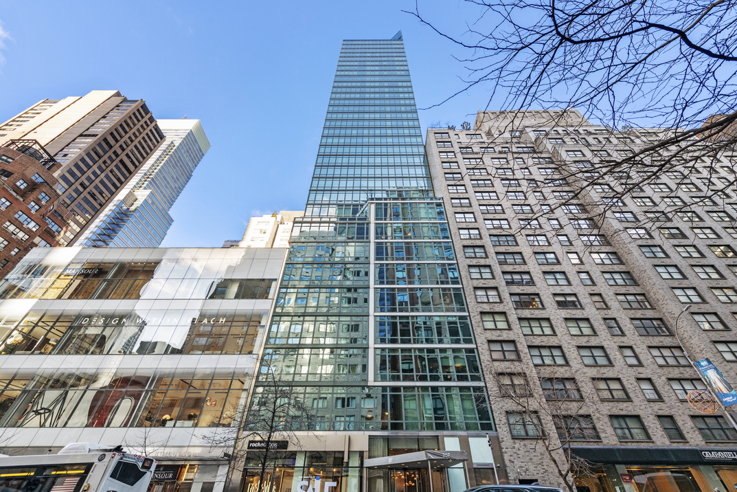 207 East 57th Street, Unit 34A Manhattan, NY 10022 - Photo 15 of 22 a front view of a building