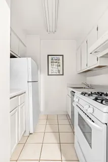 $649,000 | 301 East 45th Street, Unit 7F | Midtown East