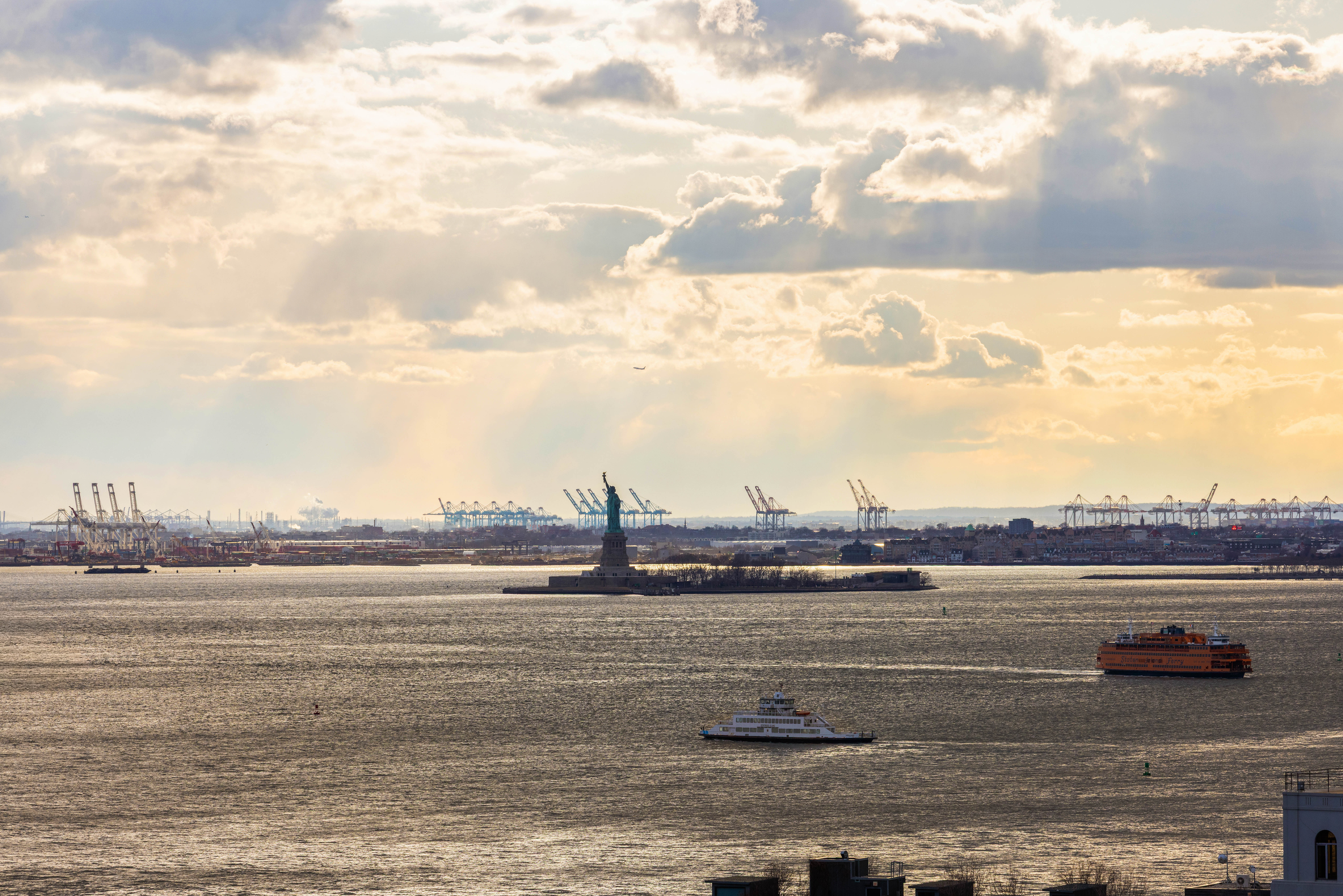 30 Front Street, Unit 21AD Brooklyn, NY 11201 - Photo 21 of 31 a view of an ocean