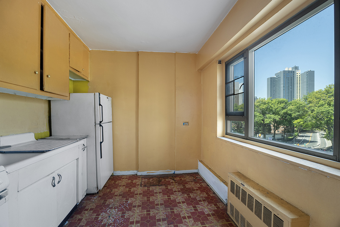 105 Ashland Place, Unit 5E Brooklyn, NY 11201 - Photo 4 of 17 a kitchen with a refrigerator and window