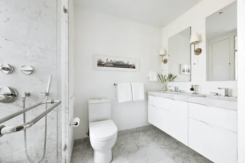 $3,600,000 | 1035 Park Avenue, Unit 11B | Upper East Side