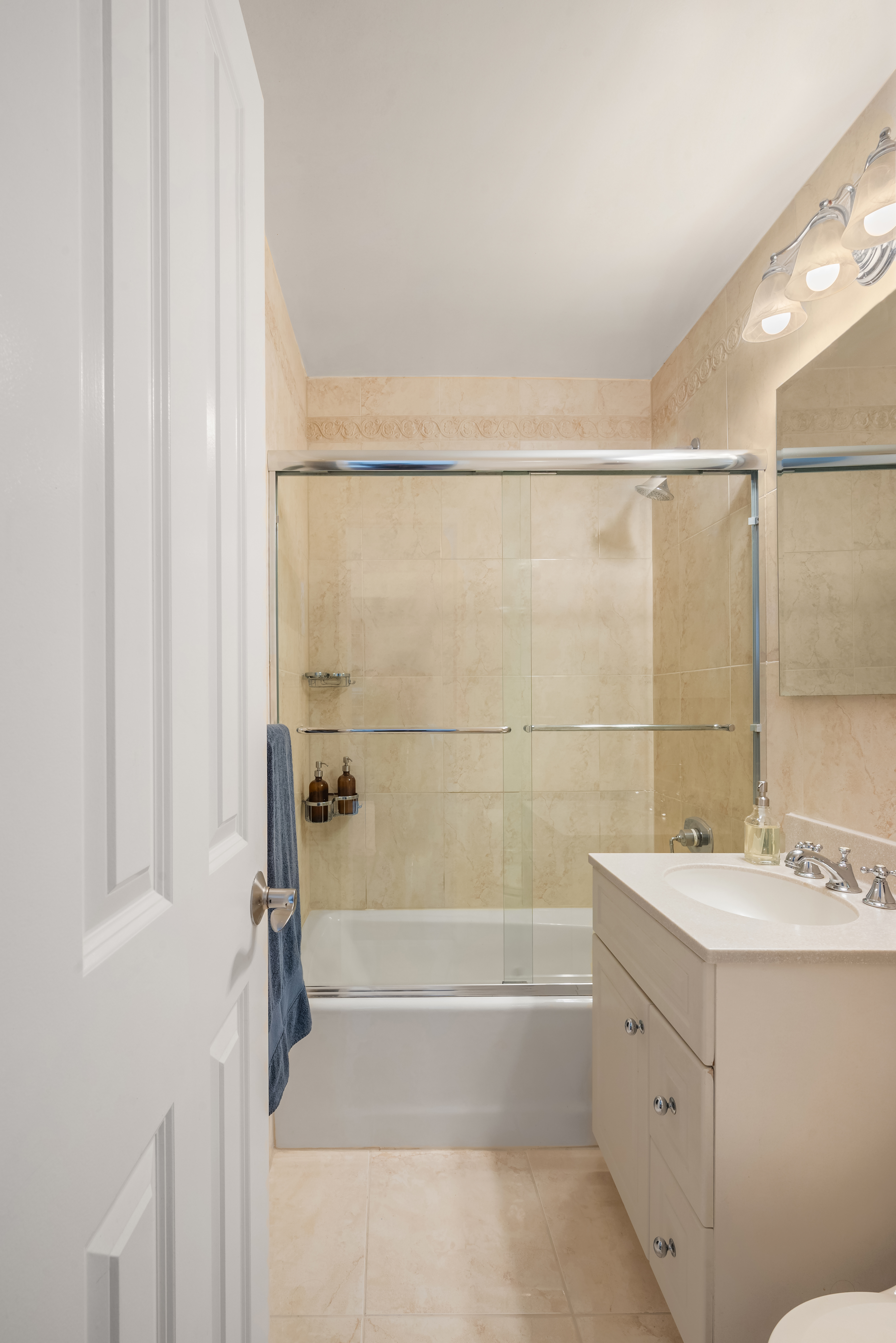 444 East 86th Street, Unit 4D Manhattan, NY 10028 - Photo 4 of 12 a bathroom with a sink double vanity mirror and a bathtub