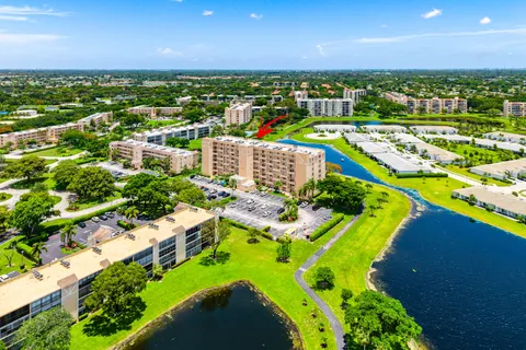 $215,000 | 7076 Huntington Lane, Unit 502, Delray Beach, FL 33446