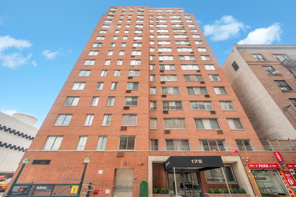 175 West 12th Street, Unit 5E Manhattan, NY 10011 - Photo 21 of 22 a view of a large building