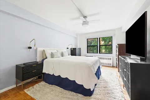 $695,000 | 205 East 77th Street, Unit 4B | Upper East Side