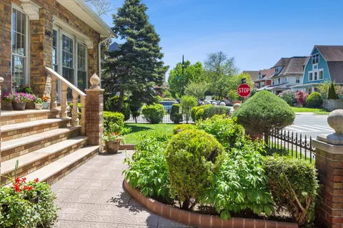 $2,195,000 | 685 East 22nd Street | South Midwood