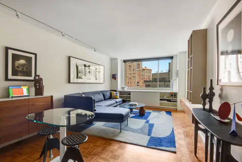 $1,295,000 | 30 West 63rd Street, Unit 11V | Upper West Side