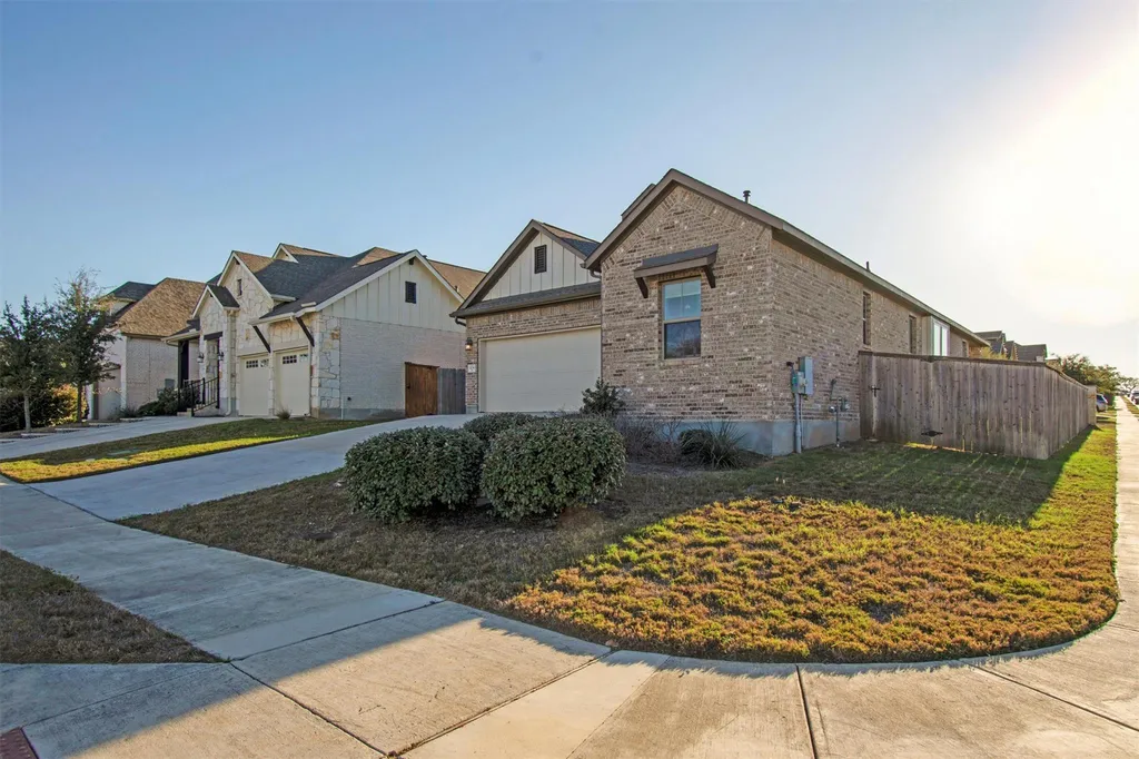 104 Pin Cherry Pass San Marcos, TX 78666 - Photo 3 of 35