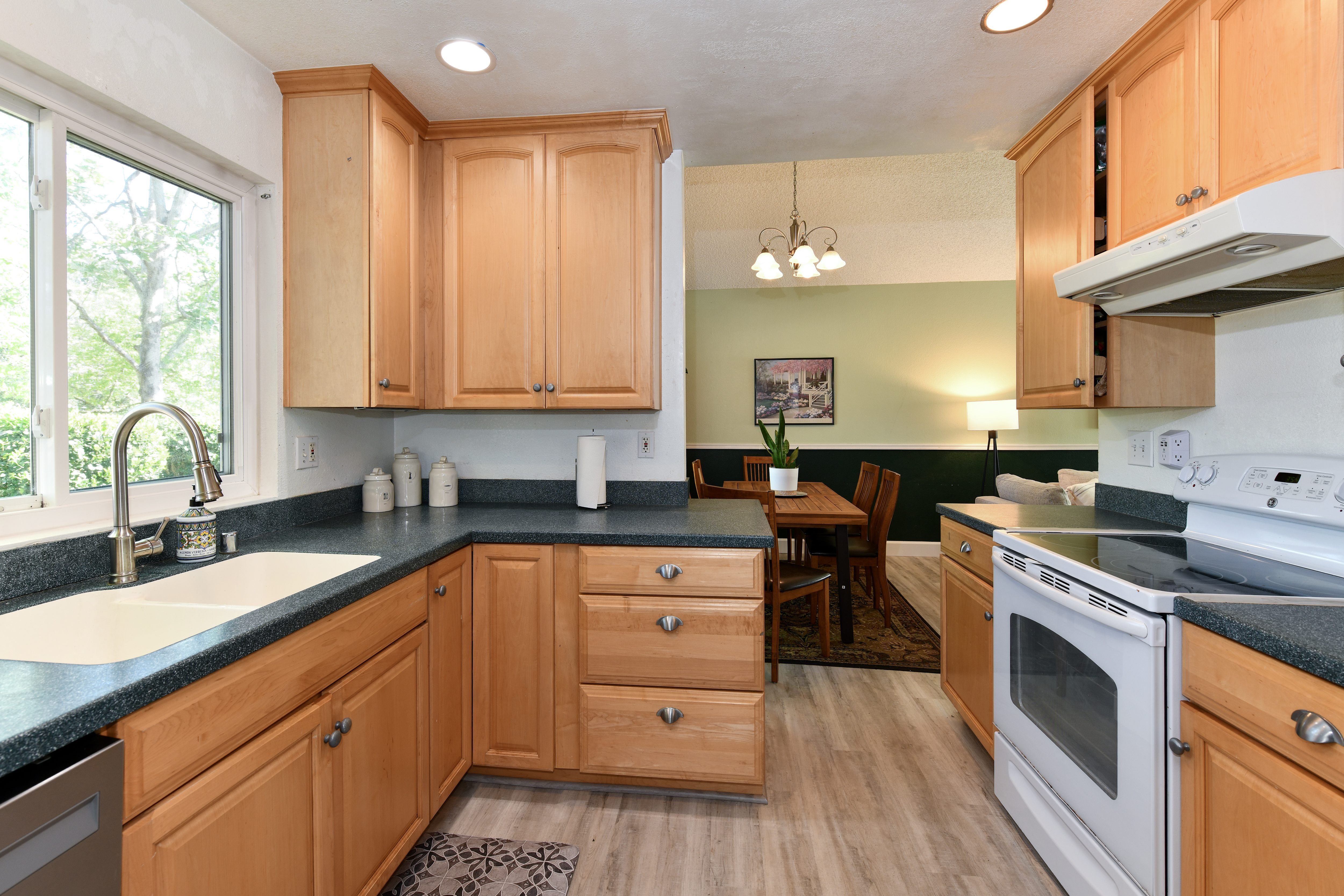 1106 Noyo Place Santa Rosa, CA 95401 - Photo 6 of 27