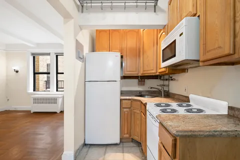 $365,000 | 20 West 72nd Street, Unit 1403 | Upper West Side