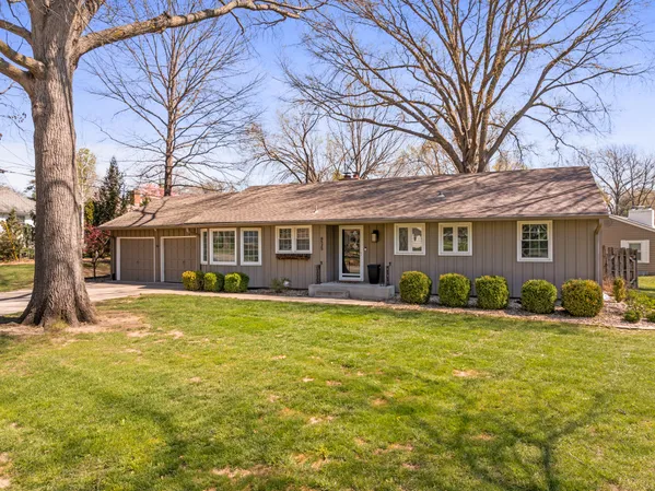 $495,000 | 6525 Hodges Drive, Prairie Village, KS 66208