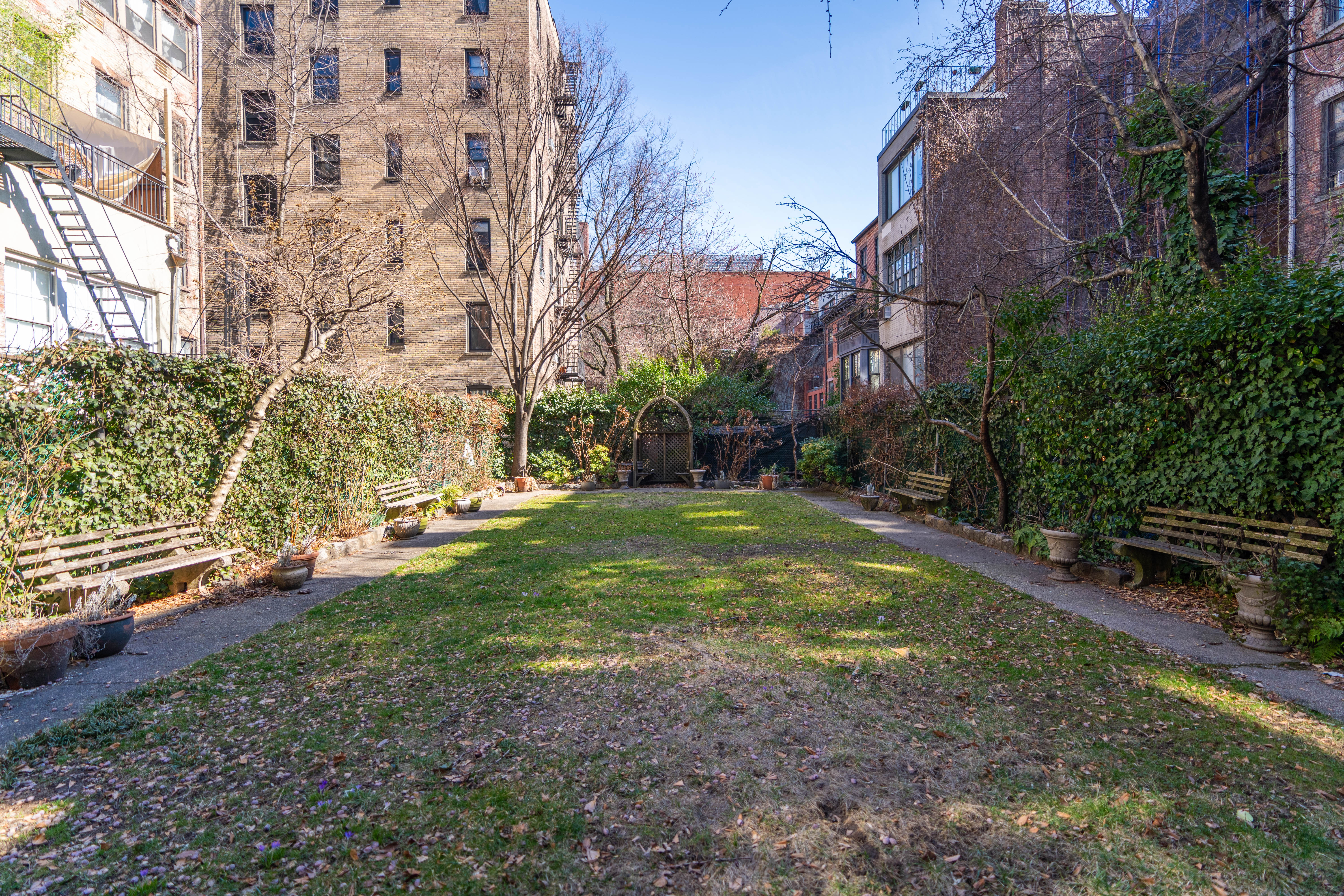 360 West 21st Street, Unit 2G Manhattan, NY 10011 - Photo 8 of 10