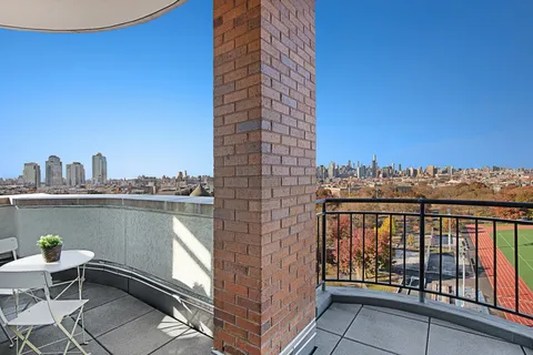 $2,350,000 | 20 Bayard Street, Unit 12A | Williamsburg