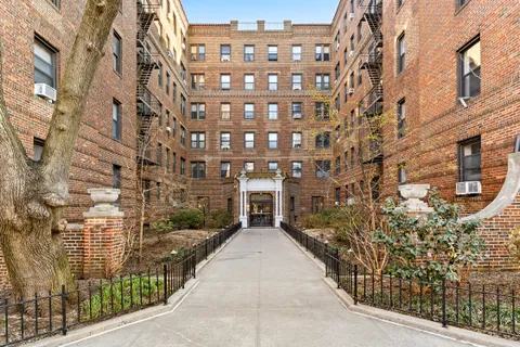 $645,000 | 83-10 35th Avenue, Unit 5O | Jackson Heights