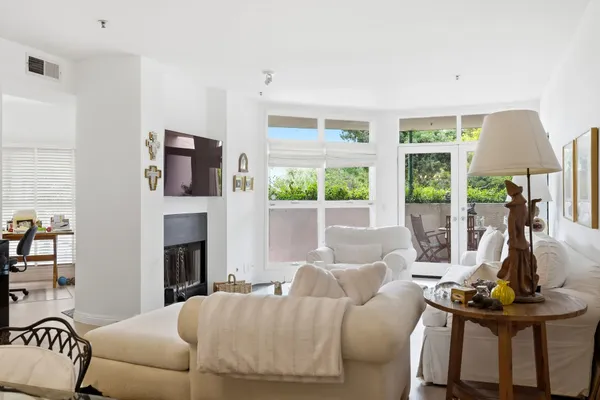 $1,495,000 | 2115 3rd Street, Unit 102, Santa Monica, CA 90405