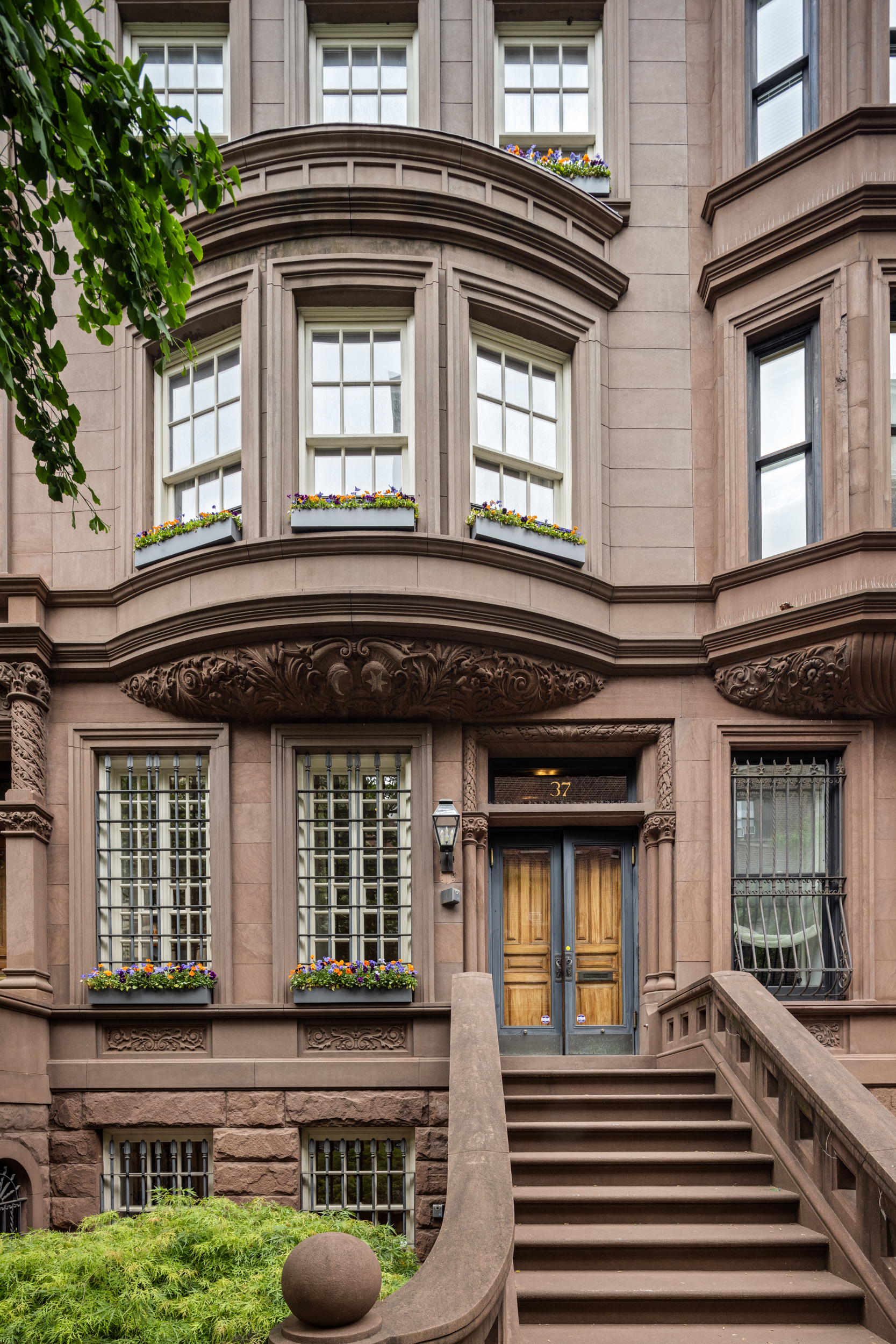 37 West 70th Street Manhattan, NY 10023 - Photo 2 of 41 a front view of a house with a yard