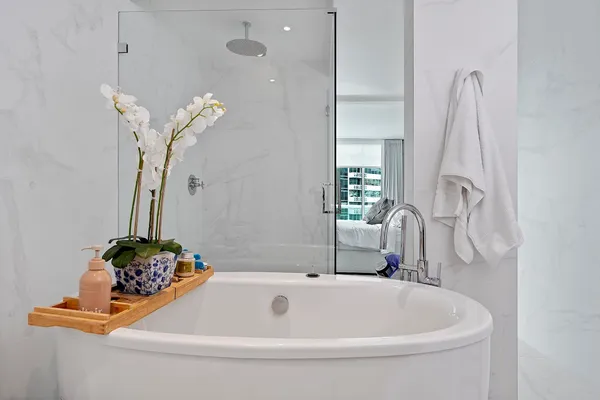 $3,900,000 | 10 Venetian Way, Unit 804, Miami Beach, FL 33139